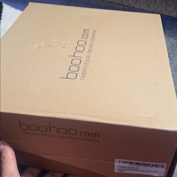 Brand new in box boohoo cute boots woman’s 8 real cute 🥰 - Picture 2 of 2